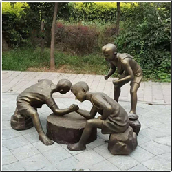 三個小男孩公園掰手腕銅雕塑 三個小男孩公園掰手腕銅雕塑