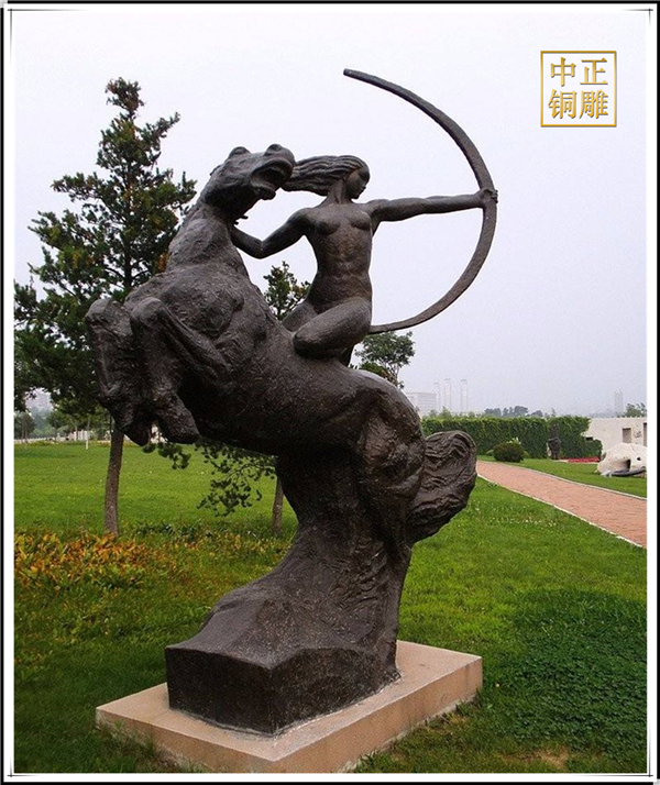 美女騎馬雕塑.jpg 美女騎馬雕塑.jpg