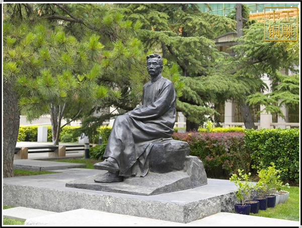 校園魯迅雕塑.jpg 校園魯迅雕塑.jpg