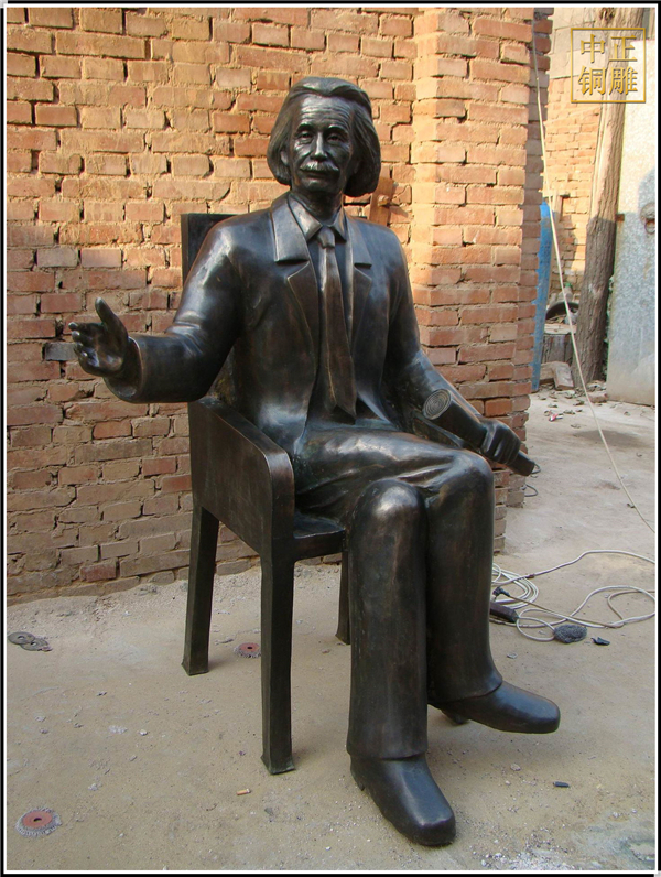 園林現代人物銅雕塑.jpg 園林現代人物銅雕塑.jpg