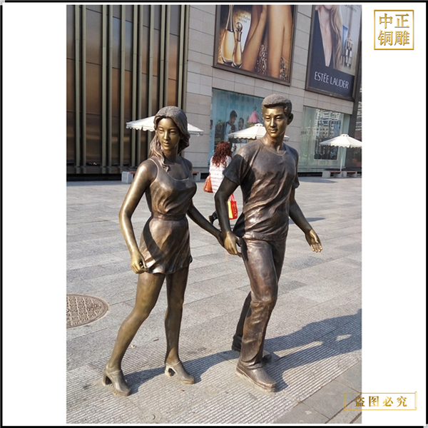 8室外大型情侶銅雕塑.jpg 8室外大型情侶銅雕塑.jpg